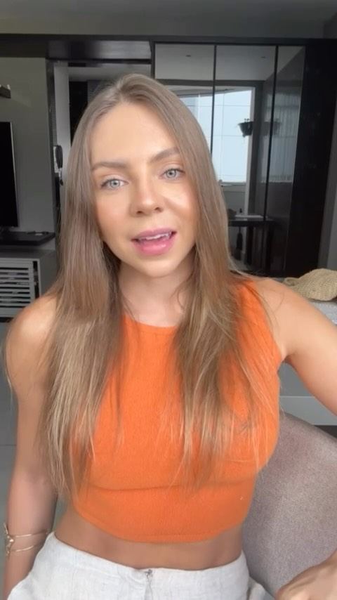 Post do Instagram @drarenatafaal: Depoimento da Isabela — Lipo Sem Corte